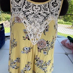 Top women’s size 1